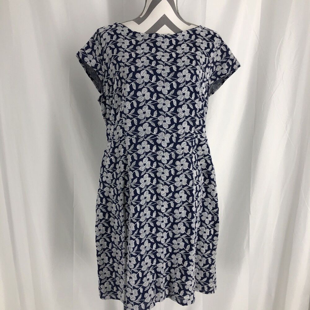 Old Navy Navy Embroidered White Floral Dress Size 14 Cap Sleeve Zip Back Flare